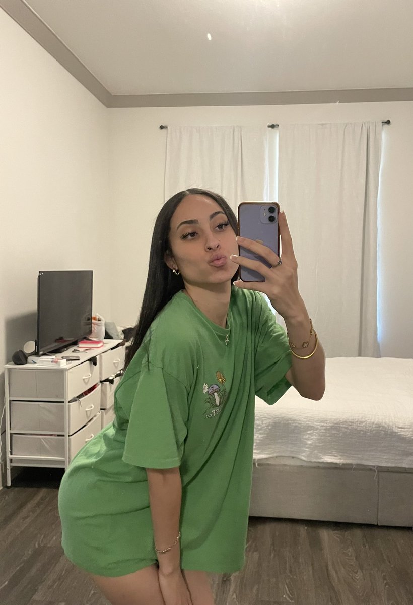 only_brina's tweet photo. I don’t post on here no more 🤧 but hey yall 👋🏽 https://t.co/yfZTrDLgm3