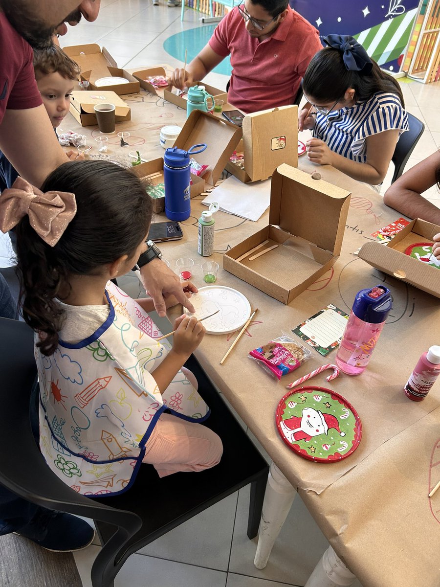Tentissv's tweet photo. Así la pasamos en el primer taller de la temporada navideña 🎄🤍✨ https://t.co/6dvYSsn6gR