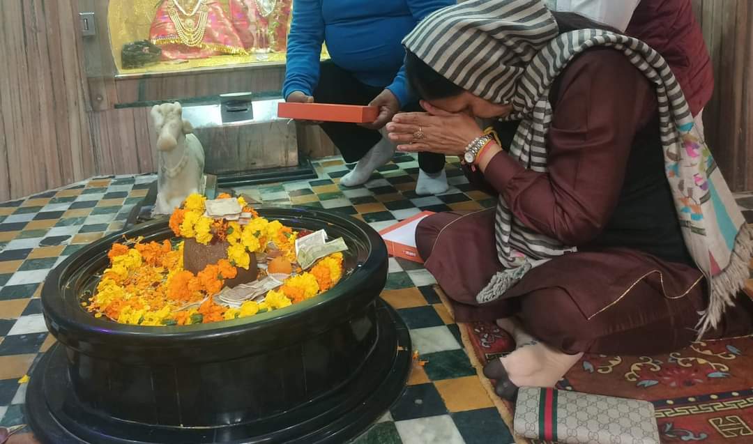 MLAShalleyINC's tweet image. ॐ त्र्यम्बकं यजामहे सुगन्धिं पुष्टिवर्धनम्
भोलेनाथ जी की कृपा आप सभी पर सदैव बनी । जय भोलेनाथ। 
#postivevibes #postivity #Naraingarh #haryana