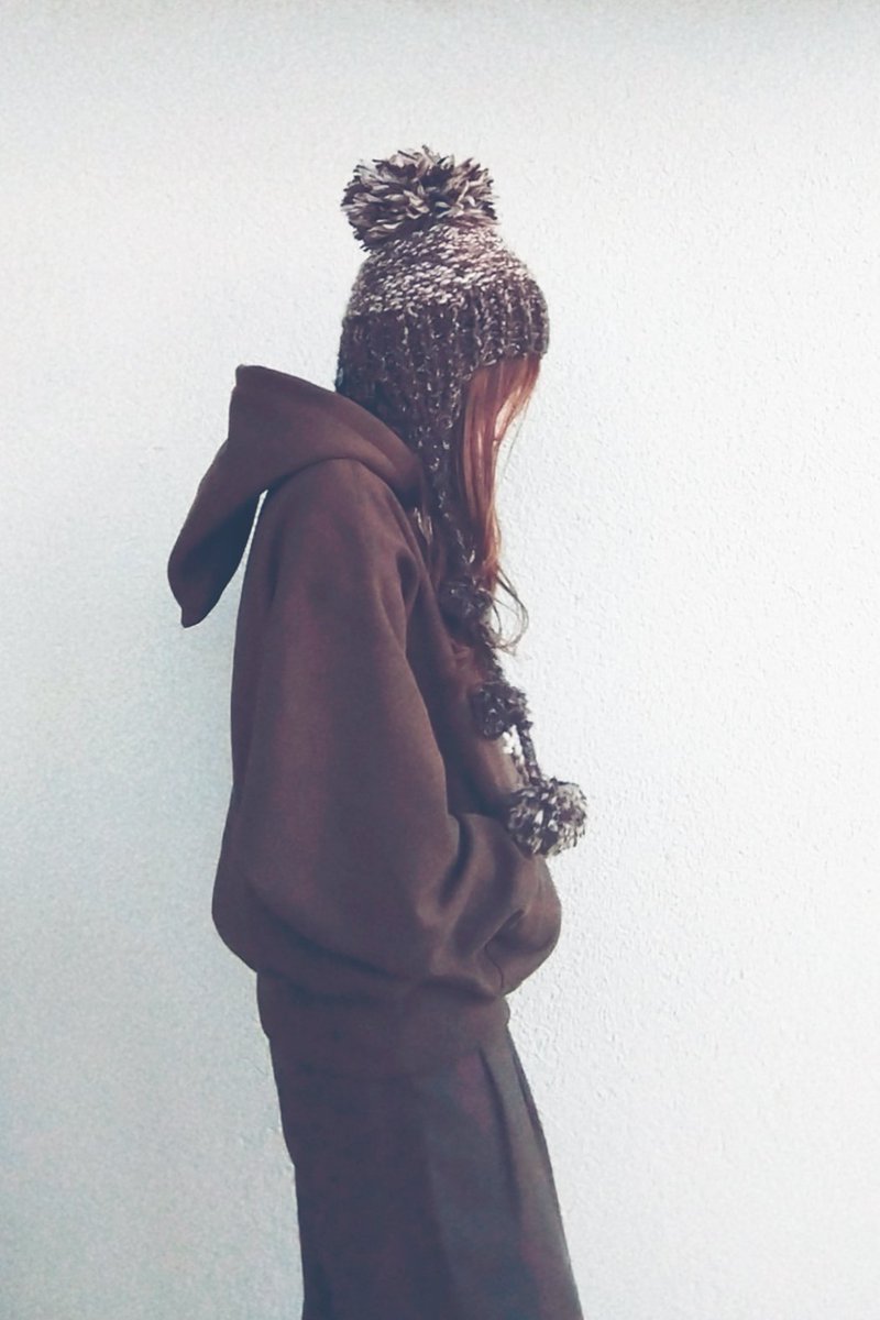 ampun_ampun's tweet photo. あったかいから冬眠せんとこ。
食べ物をください。。
(クマ🐻⚠️)
#tcbjeans
#xxdevelopment
#alaskahoodie
#afterhoodie
#brown https://t.co/QOIQPUkKFr