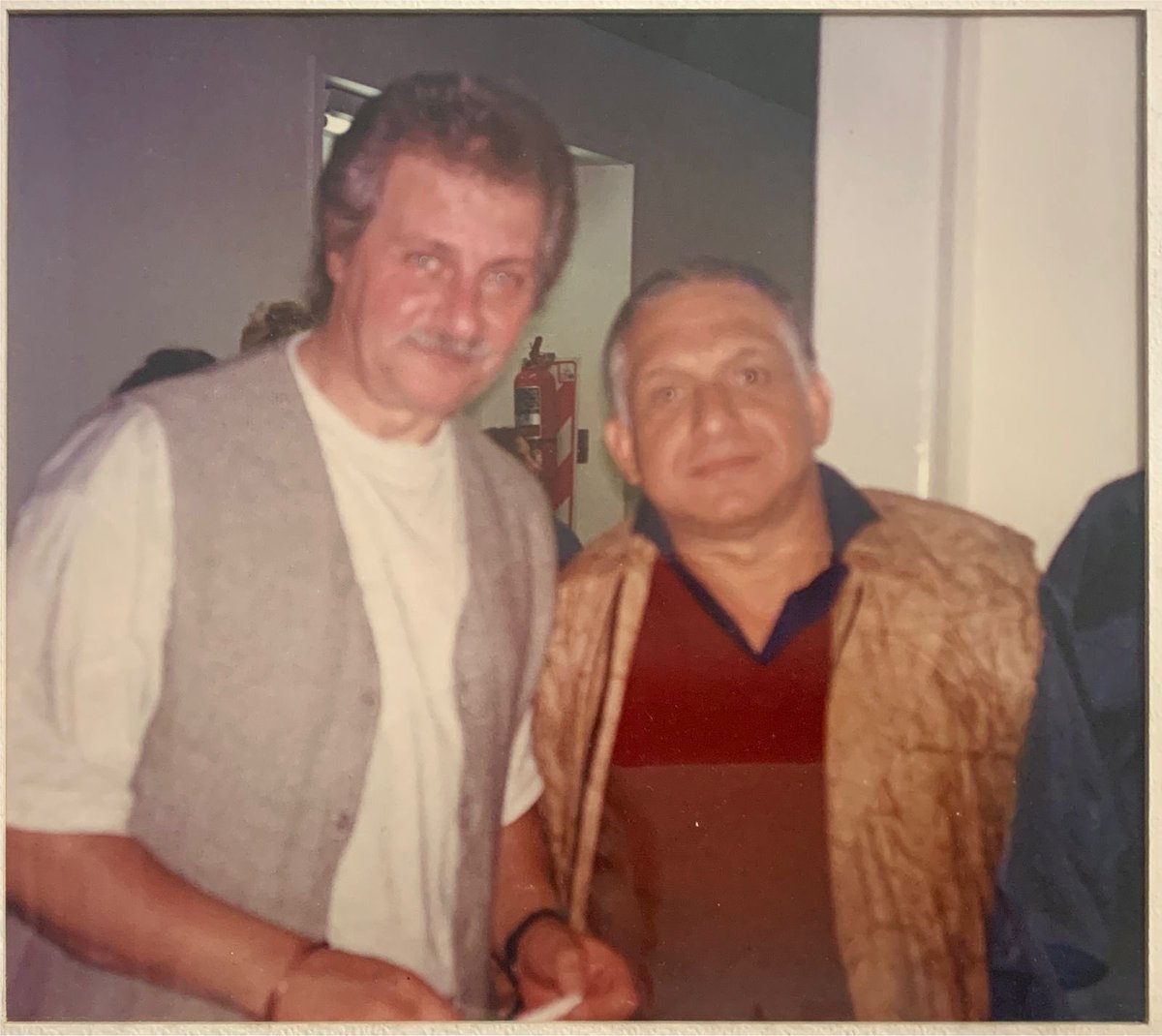 OscarVRiveros's tweet photo. Antes de que termine éster día acá en Buenos Aires - Argentina, le deseo un muy feliz cumpleaños al genio @BeatlesPeteBest que pude conocerlo hace algunos años atrás cuando vino a tocar con su banda! Have a nice B-Day dear Pete! #HappyBirthdayPeteBest https://t.co/5fOMlrL38J