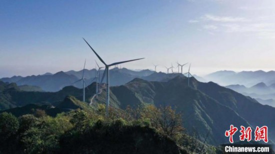 Echinanews's tweet photo. China has become one of the world's fastest reducers of #EnergyIntensity, saving about 1.4 billion tonnes of standard coal over the past decade, while the country's #RenewableEnergy capacity takes up over 1/3 of the global total with cumulative investments in renewable energy topping the world, Liu Zhenmin, China's special envoy for climate change said during #COP29.