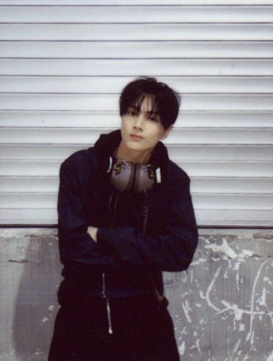 byjongseongie's tweet image. OMG HE SO DAMN COOL