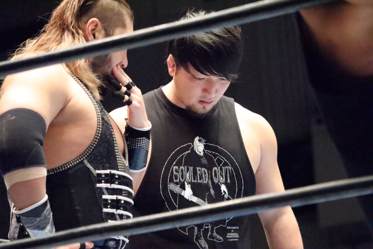 pokari_njpw's tweet photo. 試合前の悪の打ち合わせ。

#成田蓮　#EVIL  #njwtl https://t.co/WxfLJiCs9r