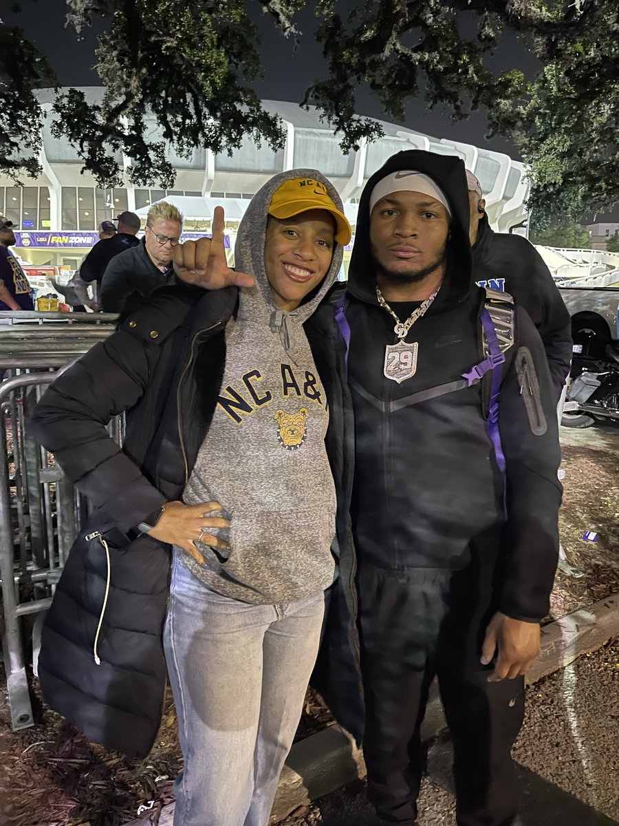 Glad I got the opportunity to watch the True Freshman do what he does best <a href="/CadenDurham29/">Caden “CD” Durham</a> in the boot💜💛