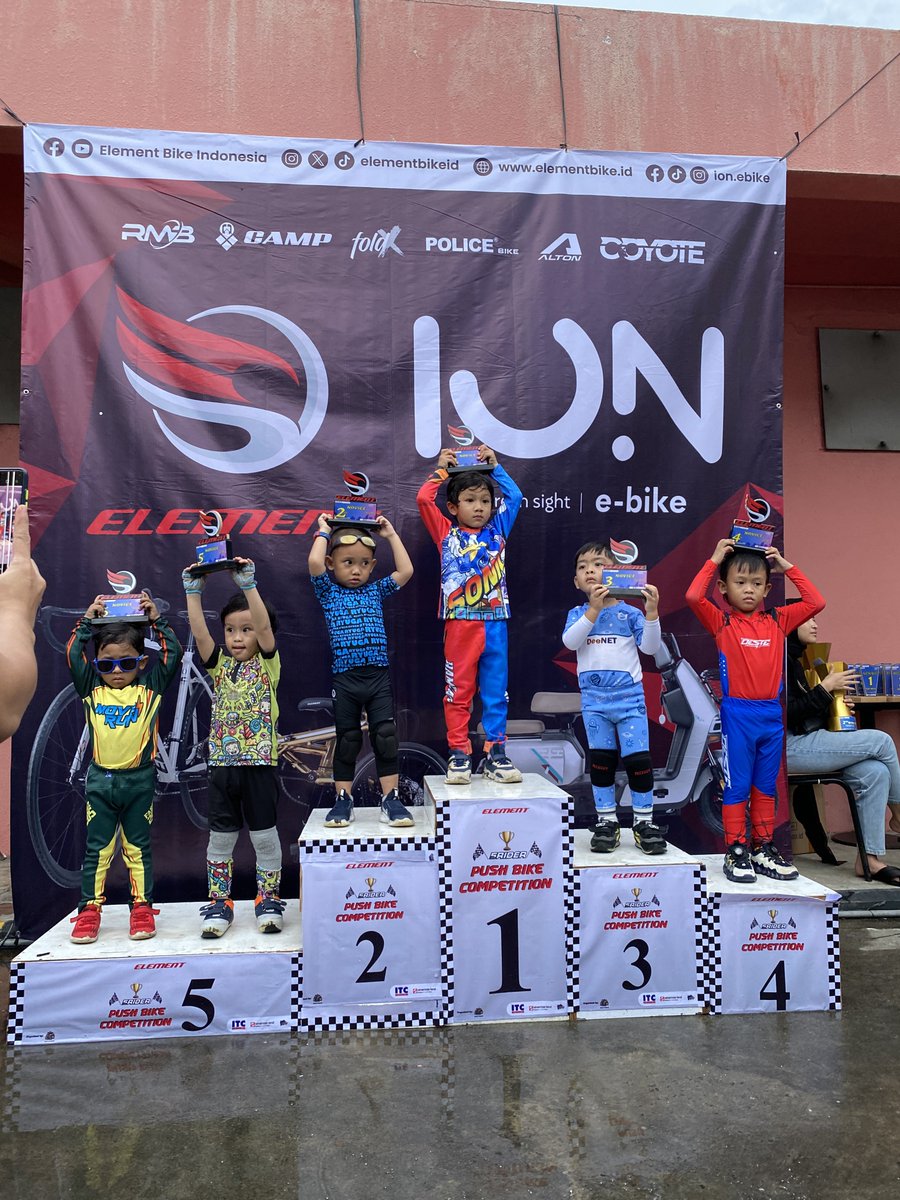 yogaYK's tweet photo. race hari sabtu,sblm berangkat ngamuk di rmh abis2an,pas race QF tidur di event, dibangunin suruh balap cape &amp; msh ngantuk,akhirnya masuk final novice start sambil ngamuk &amp; nangis krn dibangunin tidur sm dipaksa race. Jadinya cuma dpt Podium 2 Novice (peringkat 8 seluruh peserta) https://t.co/buvMXnCzhf
