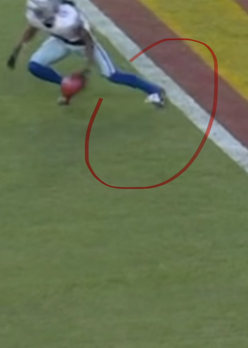 MichelleCorpuz's tweet photo. They missed the call #Cowboyscommanders https://t.co/OAAnqUtCPT