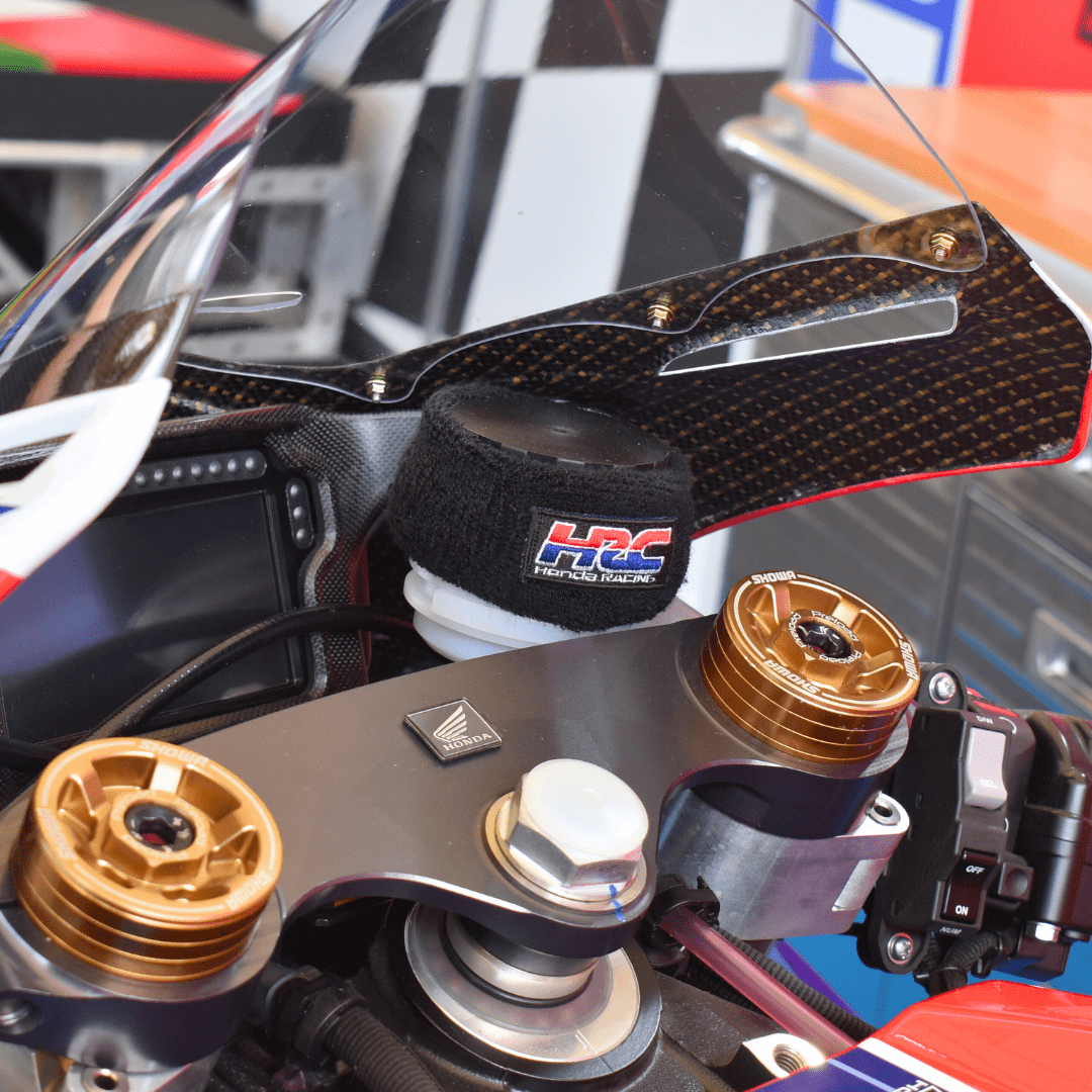 HRCのブレーキタンク。
脱着が簡易でカッコイイ！
こういうのを市販してほしいな。