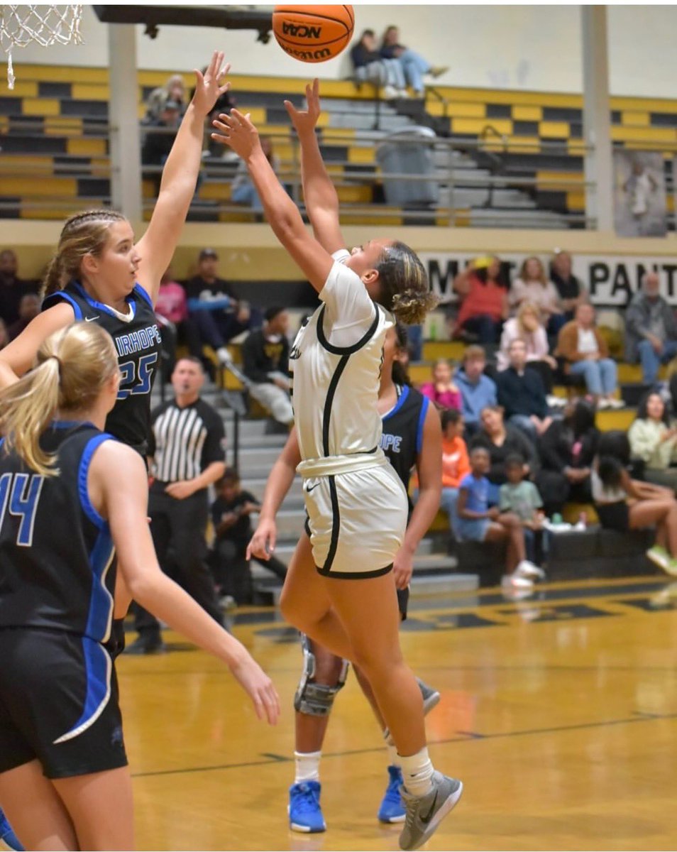 One last go around with my girls, so excited for this season!🏀🏀