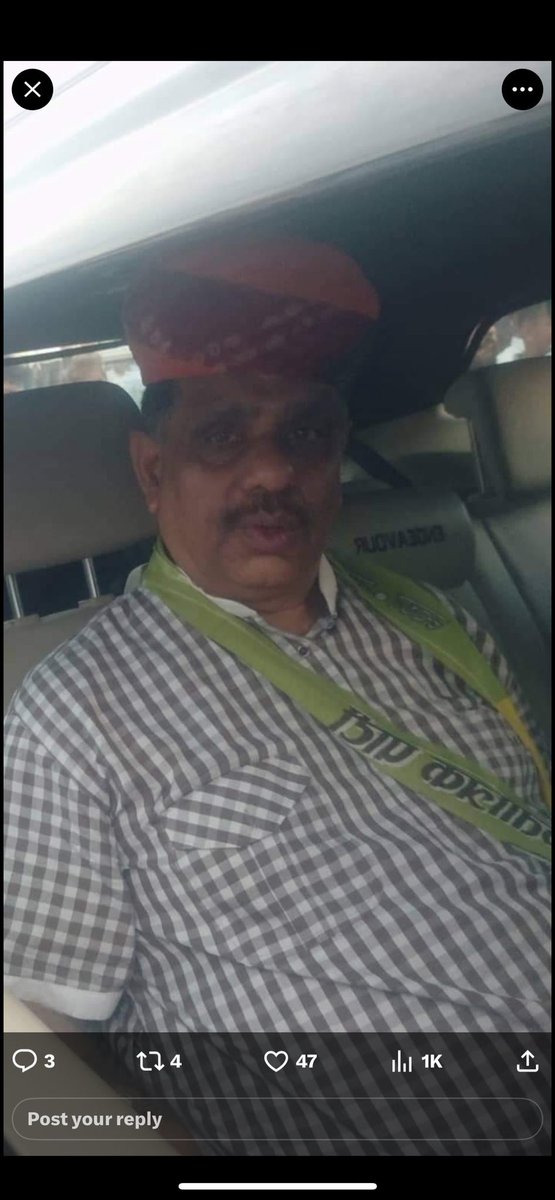 SDefender_'s tweet photo. @DS_Khimsar @BhajanlalBjp @BJP4India @BJP4Rajasthan @GajendraKhimsar @gssjodhpur @narendramodi @JPNadda लोहावट फ़तेह इस दुपट्टे के कारण ही हुई थी 🤣 https://t.co/J5y53GR2x8
