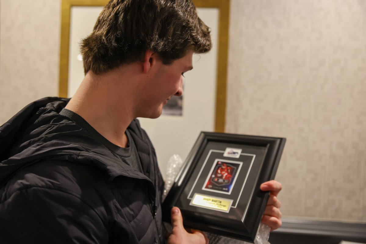 Canadian Hockey League (@chlhockey) on Twitter photo Autograph time βπ» 
βΉοΈ Stay tuned for details on how to bid! 
#CHLUSAProspectsChallenge Autograph time βπ» 
βΉοΈ Stay tuned for details on how to bid! 
#CHLUSAProspectsChallenge