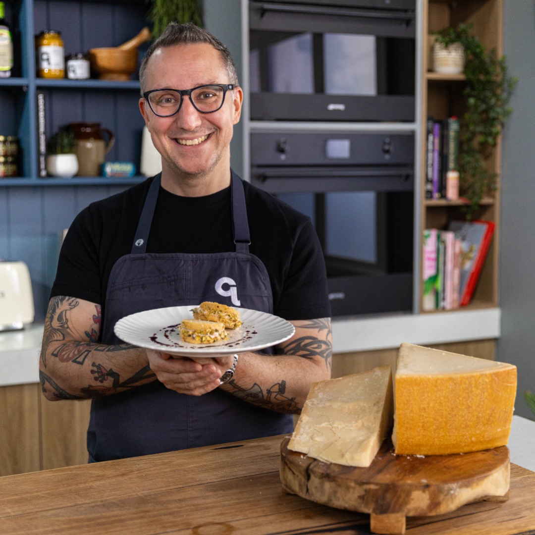 ParmesanAus's tweet photo. Chef Luca Ciano showcased his expert culinary skills by cooking up some, Parmigiano Reggiano &amp; sage biscotti with mortadella mousse &amp; aged balsamic, spinach &amp; Parmigiano Reggiano soup with puffed rind and Parmigiano Reggiano pannacotta with saffron &amp; Prosecco poached pears. https://t.co/u3Q6QNQV6D