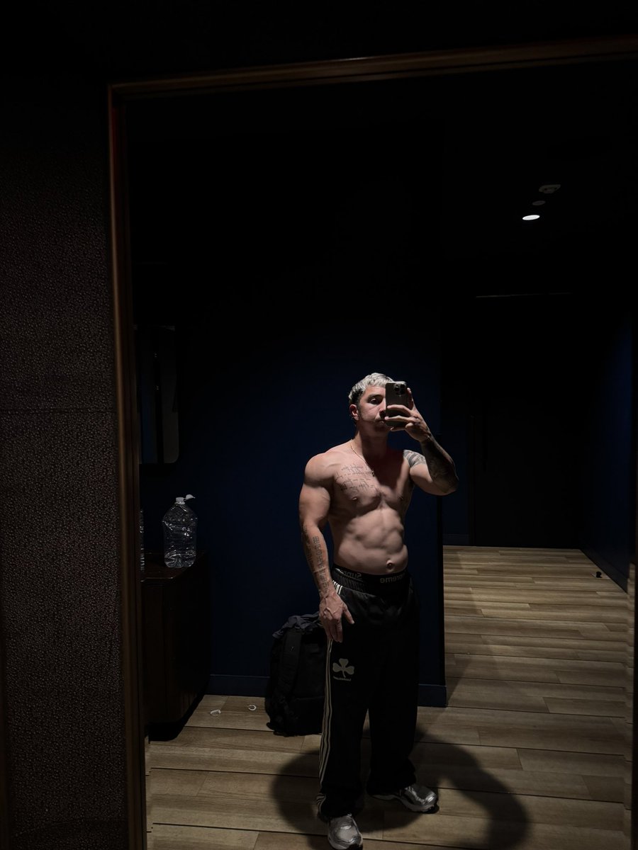 lil jacket guy tweet media