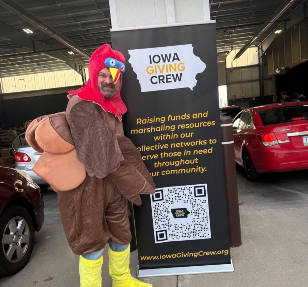That’s a wrap for #OperationGiveBirds 2024! 🦃 2,000 meals enough to feed over 8,000 people in our community! Such a pleasure to see the smiles &amp; help create lasting memories for families this holiday season. 

Thanks <a href="/IowaSwarm/">SWARM</a> &amp; all that contributed to make this possible!