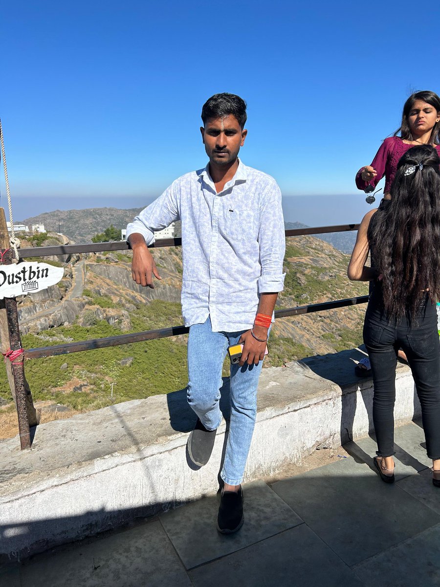 DevKhori65874's tweet photo. सभी को सुबह की राम राम माउंट आबू में
#mauntaabu 
#singeromprakashbhadana 
@asmitasaini23 @AnilChopra_ @asmitasaini23 @awanainc @DarshanSinghMLA @vannumeena0 @VickyGurja37417 @vinodchechi143 @DrShivgurjar @gurjarpm578 @GurjarConnect @IndrajGurjarinc @LalitaRawat https://t.co/txfaBT1hth