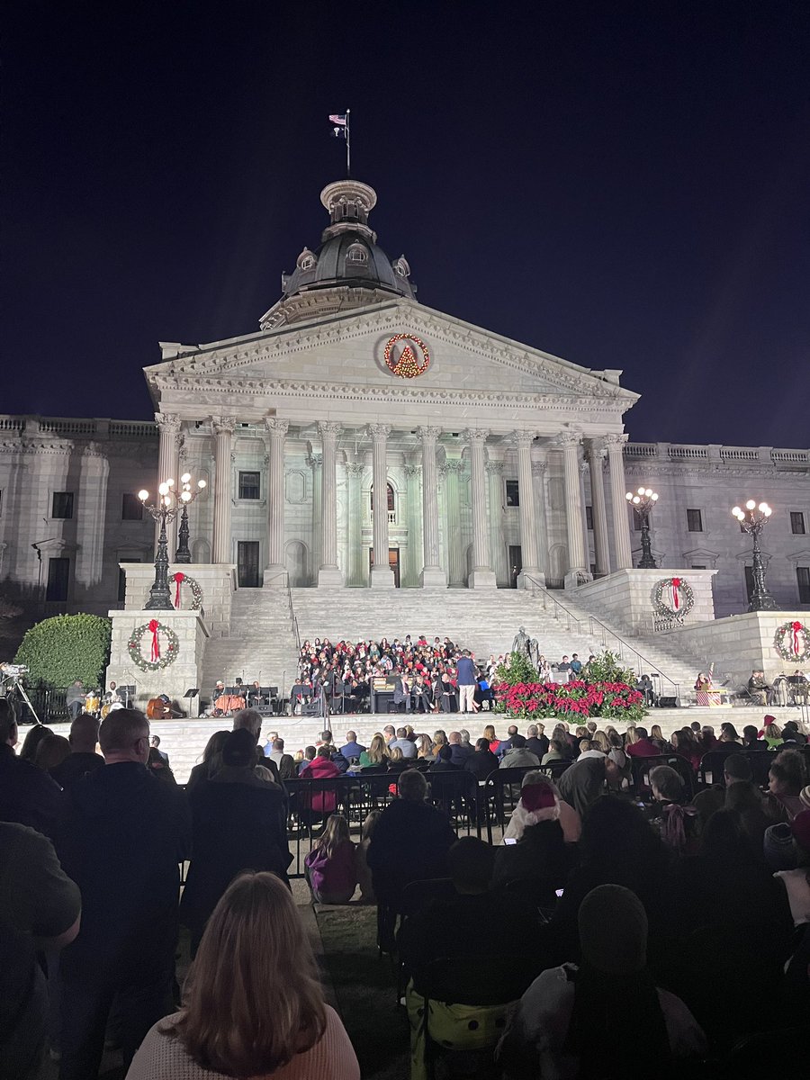 tripprochesc's tweet image. Nothing like the Carolighting at the State House to kick off the holiday season in Soda City!
A wonderful evening with festive choirs, bands playing Christmas classics, and the tree lighting up downtown Columbia!