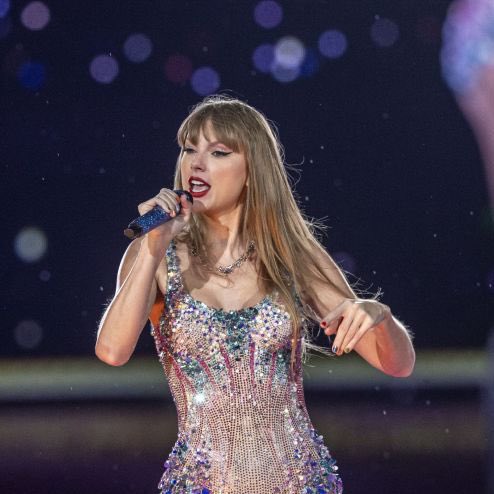 updateswiftbr's tweet image. Há um ano, acontecia o segundo show da “The Eras Tour” em São Paulo. 🥹🇧🇷

— O segundo show contou com as músicas surpresas "Safe &amp;amp; Sound" e "Untouchable". Quem tava presente? 👀