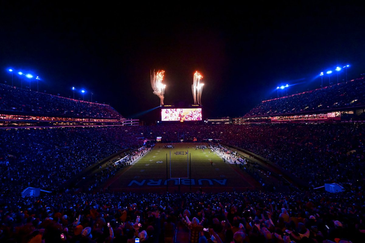 RhettHobart's tweet photo. Before we officially flip to page to Iron Bowl week, enjoy Saturday night’s JHS experience once more through the 📸 of our incredible photo team!

Great work @atperryman, @ZachBlandPhoto, @Davidgray030 and @GraysonBelanger!!

#WarEagle https://t.co/04v0YKuS9Q