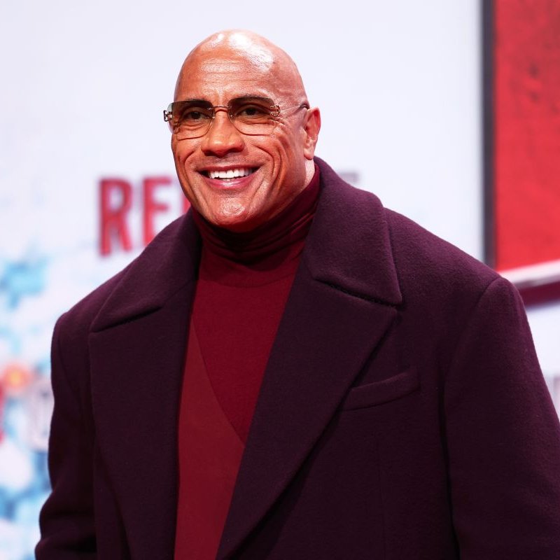 Feature_First's tweet image. Dwayne "The Rock" Johnson says that people should feel free to sing in movie theaters:

"You've paid your hard earned money for a ticket, and you've gone into a musical, and you’re into it. Sing"

Source: @BBC