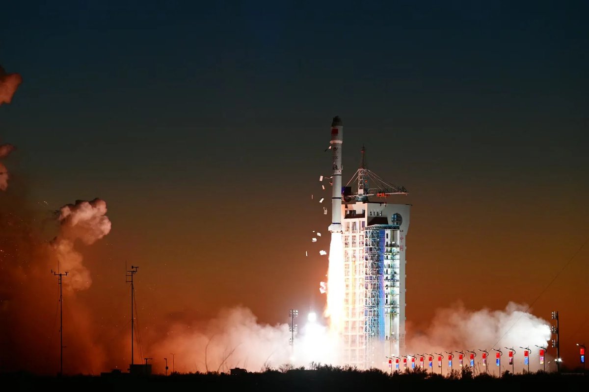 wulei2020's tweet photo. Congratulations! A #LongMarch2C carrier rocket blasted off at 7:39 a.m. (Beijing Time) on November 25th from the #Jiuquan Satellite Launch Center in northwest China, sending a pair of satellites Siwei Gaojing-2 03 and Siwei Gaojing-2 04 into the orbit.
(Photo: Wang Jiangbo) https://t.co/ewlGjz20ga