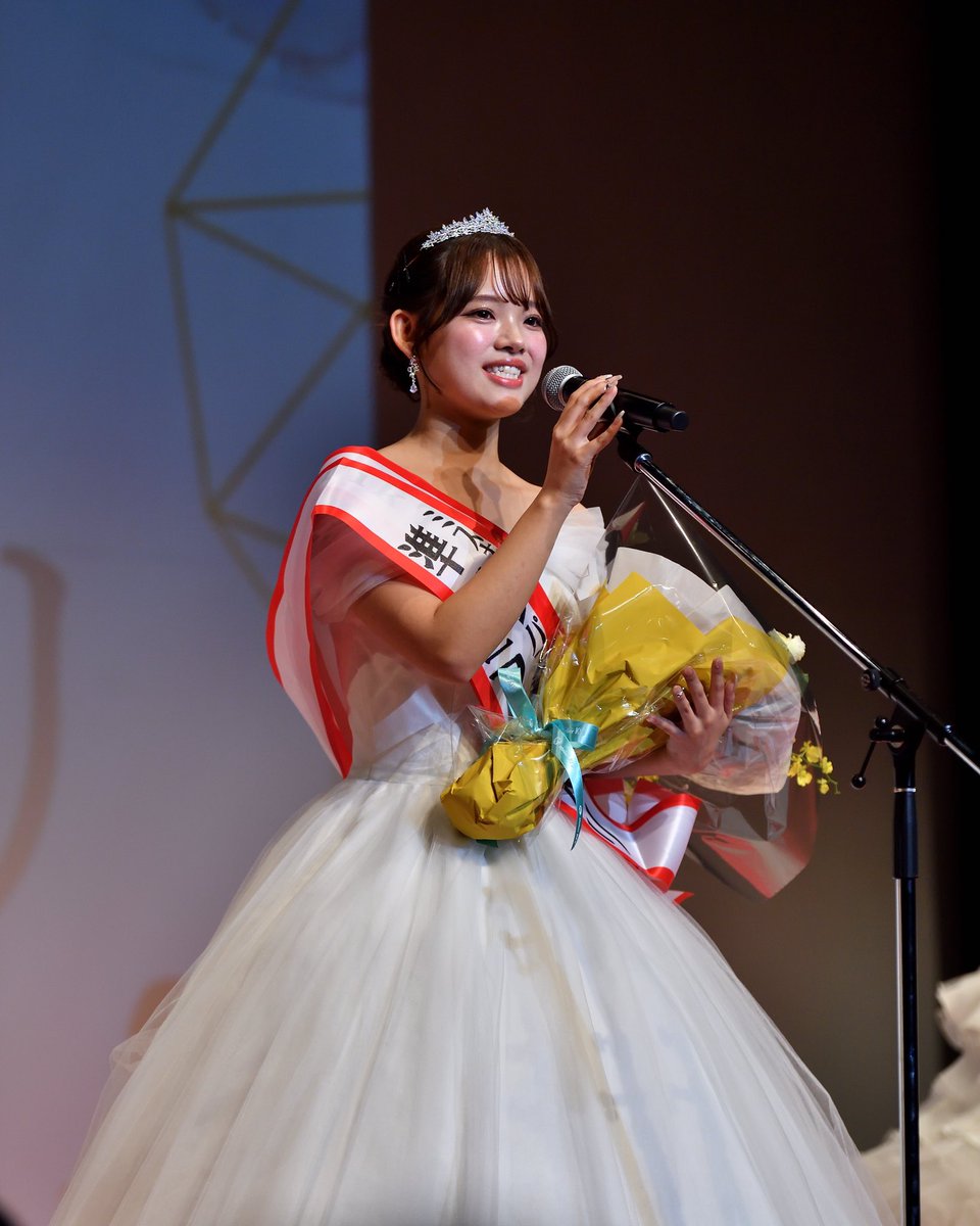 kutuhimo0720's tweet photo. @kandai24_miss5 準ミスグランプリ戴冠おめでとうございます👑
ななりんからティアラを授与される時の笑顔がとっても素敵でした😍
来年のファイナルでは、ふっちゅんがプレゼンテーターですね！ https://t.co/I9LTJ5wrtH