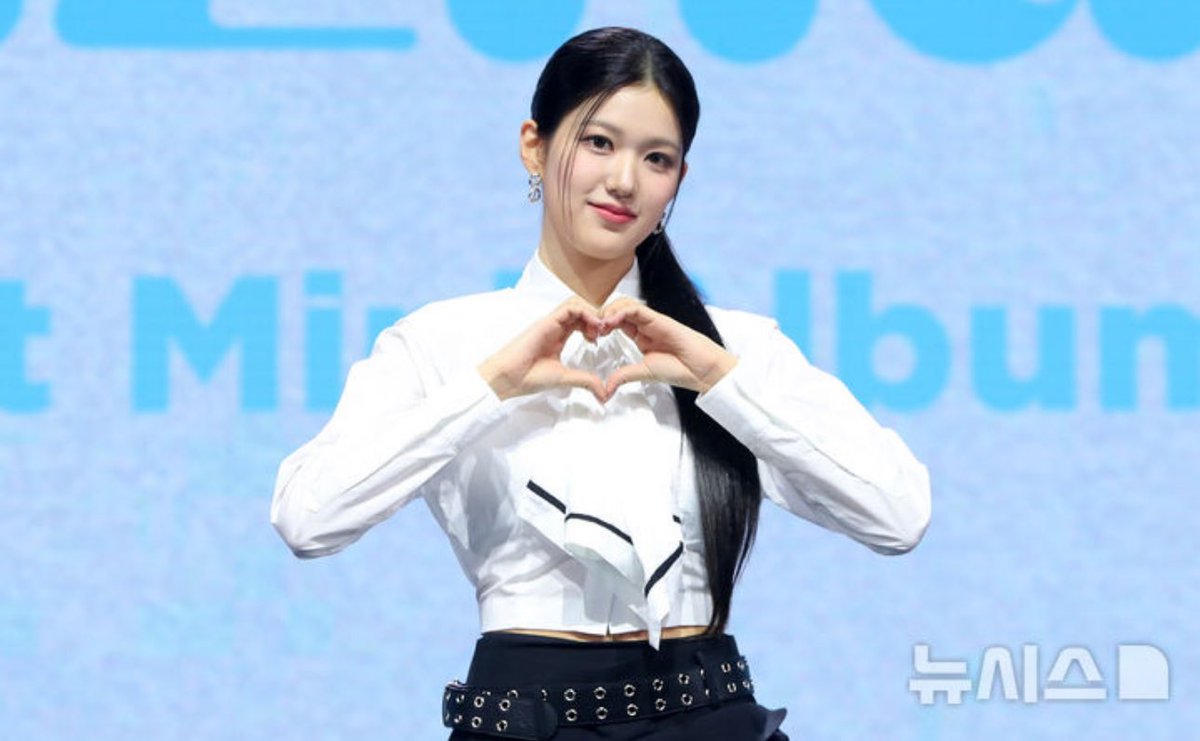 [📸] 241125 NAVER Article

"izna Yoon Jiyoon, Visual Center"

[🔗] m.entertain.naver.com/article/003/00…

#YOONJIYOON #윤지윤 #izna #이즈나