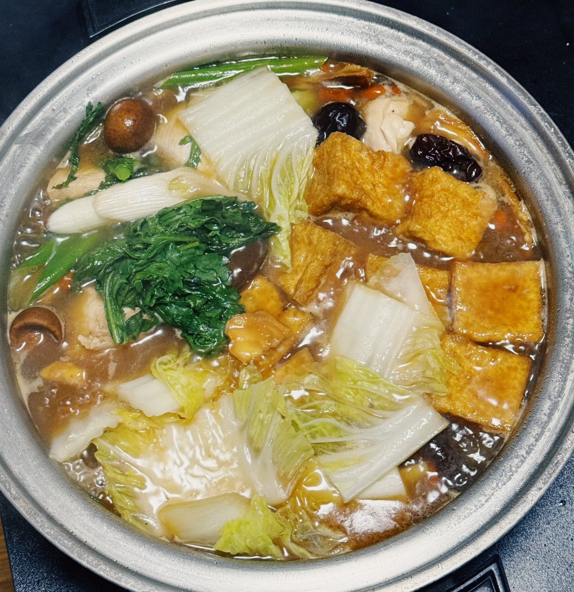 さ、さむい…鍋を解禁しやした。😇先週末、伊勢佐木町に来てくださった皆さん、ありがとうございました。酉の市スペシャル(？)ということで終わった後、熊手を頂きました！熊手はじめてかも、うれしい。あさって11/27はBAYSISさまにて歌います！どうぞよろしくお願いします〜
yokohamabaysis.com/access.php