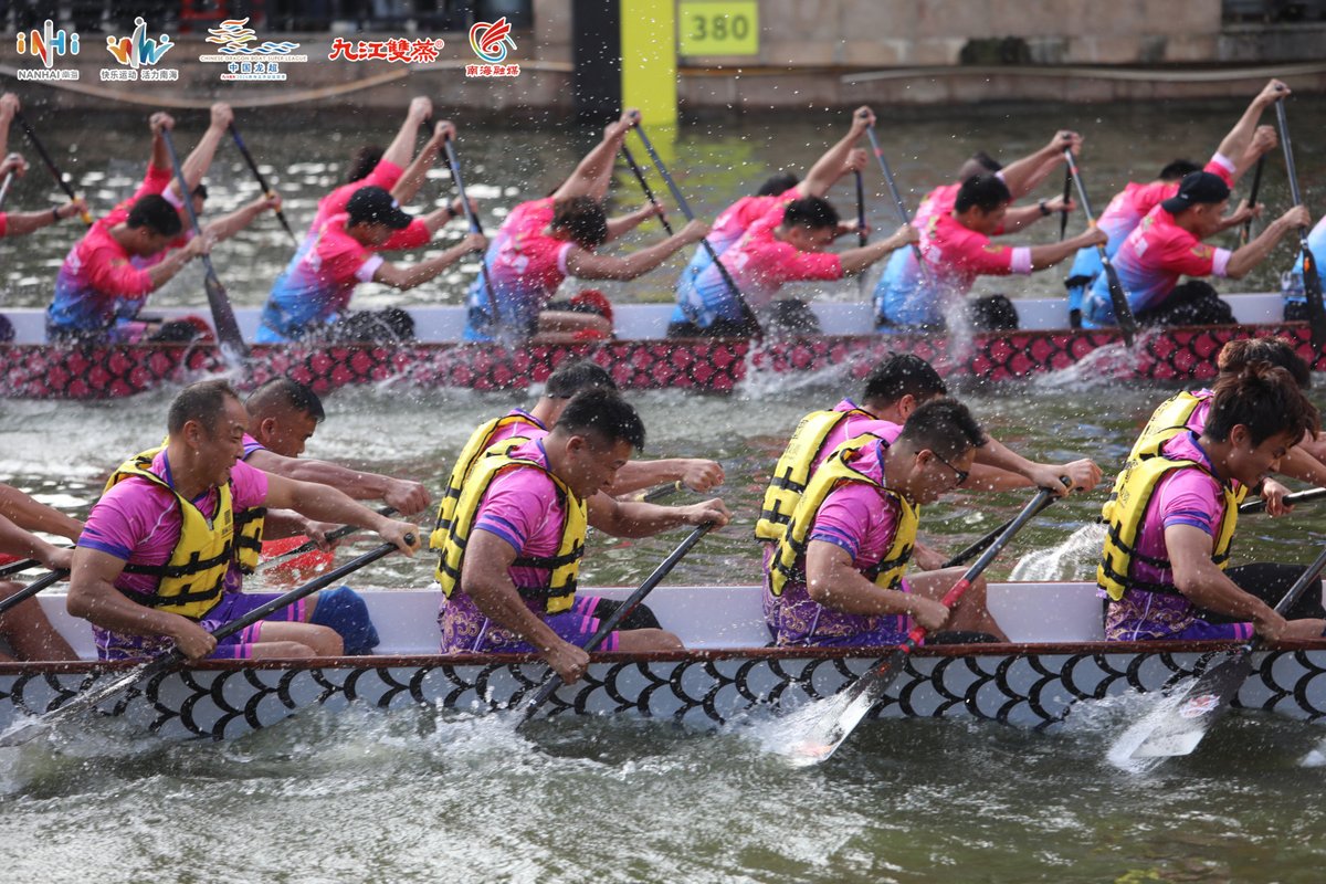 GBA_Foshan's tweet photo. Exciting dragon boat super finals in Nanhai, Foshan! 🚣♂️🔥On November 23, 24 dragon boat teams raced to claim the coveted title of “Dragon King”, igniting Foshan with speed and excitement💪#Foshan #Nanhai #DragonBoat #SuperFinals #WaterSports #TraditionalCulture https://t.co/lMbBhjzlzw