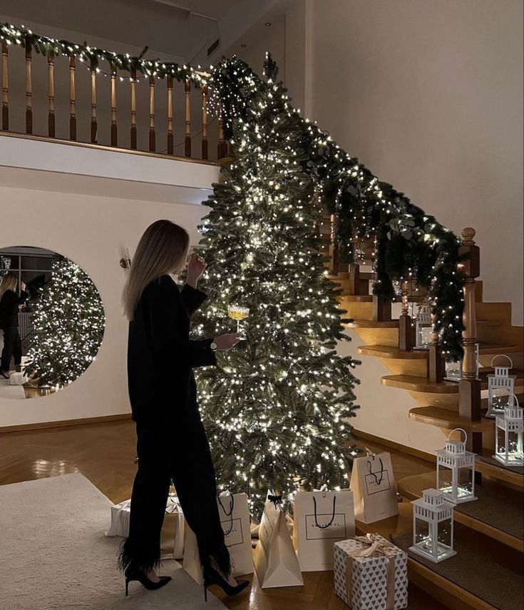 etherealdior's tweet photo. one month until christmas! 🎄 https://t.co/HXRHbRsisA