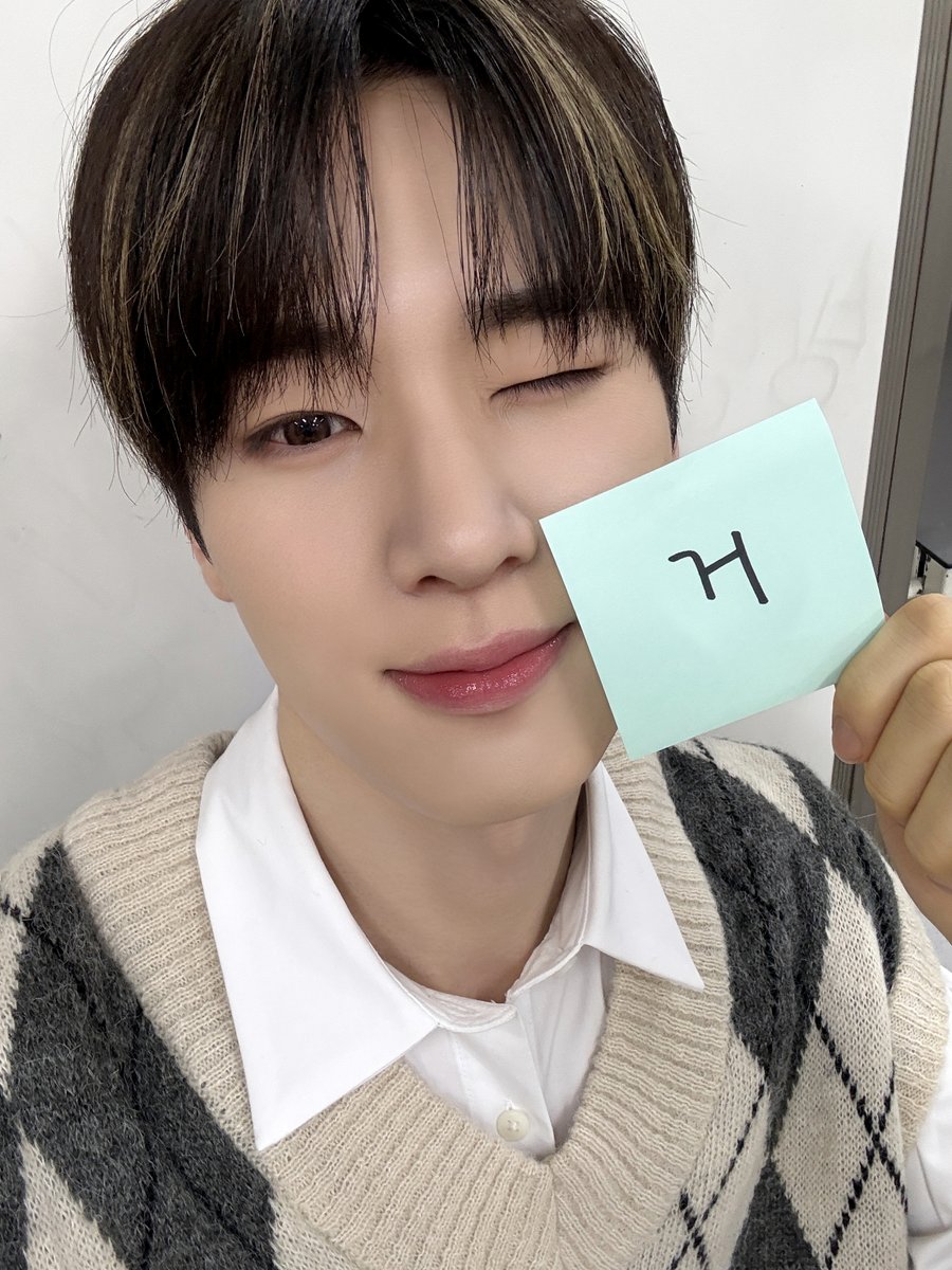 8TURN_official's tweet photo. 🅲🅾🅼🅸🅽🅶 🆂🅾🅾🅽
???? 𝟮

#8TURN #에잇턴 #エイトターン https://t.co/ALUo4omKYu