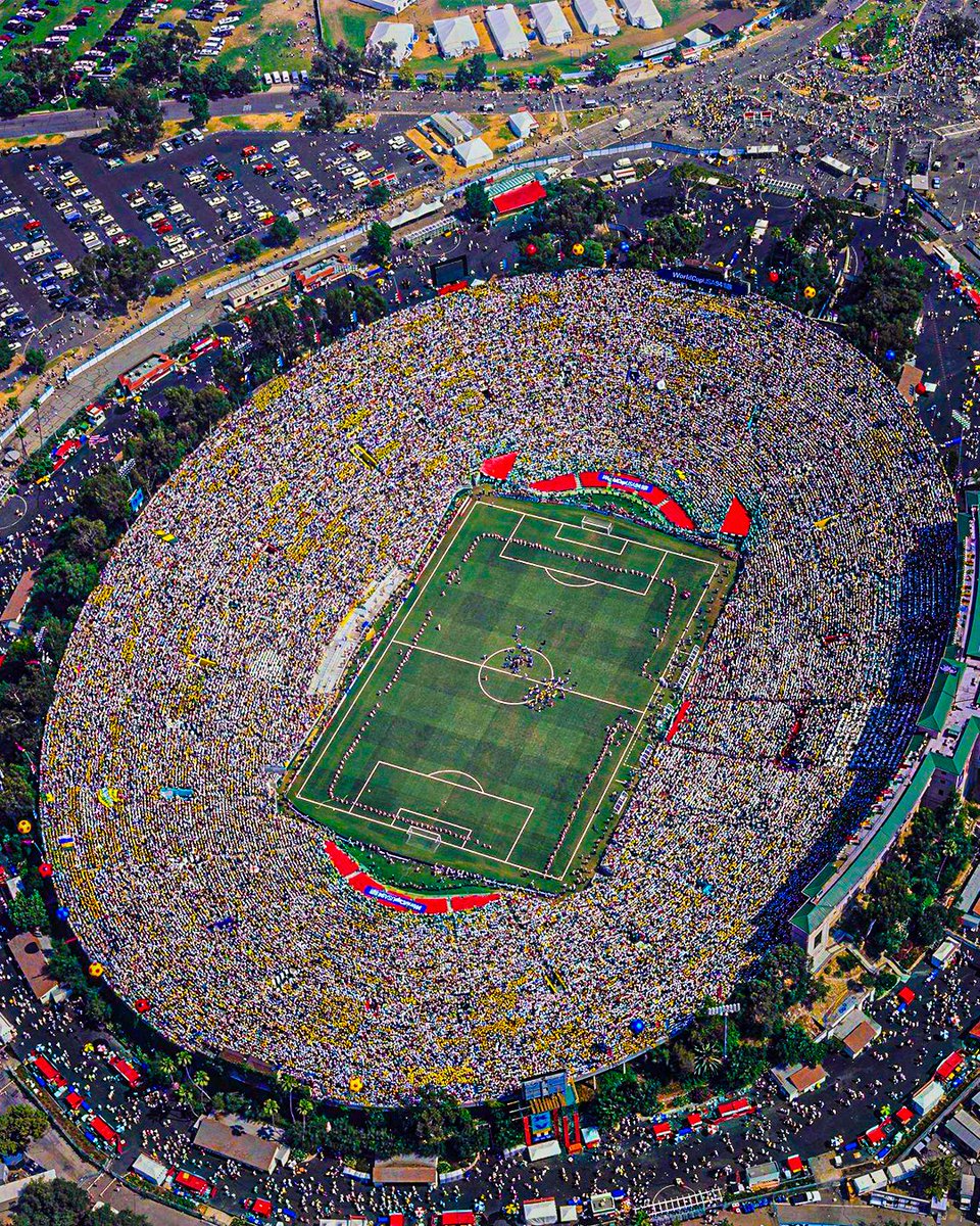 90sfootball's tweet photo. USA '94 Memories 🇺🇸🏟️ https://t.co/Kj6jKRIKsg