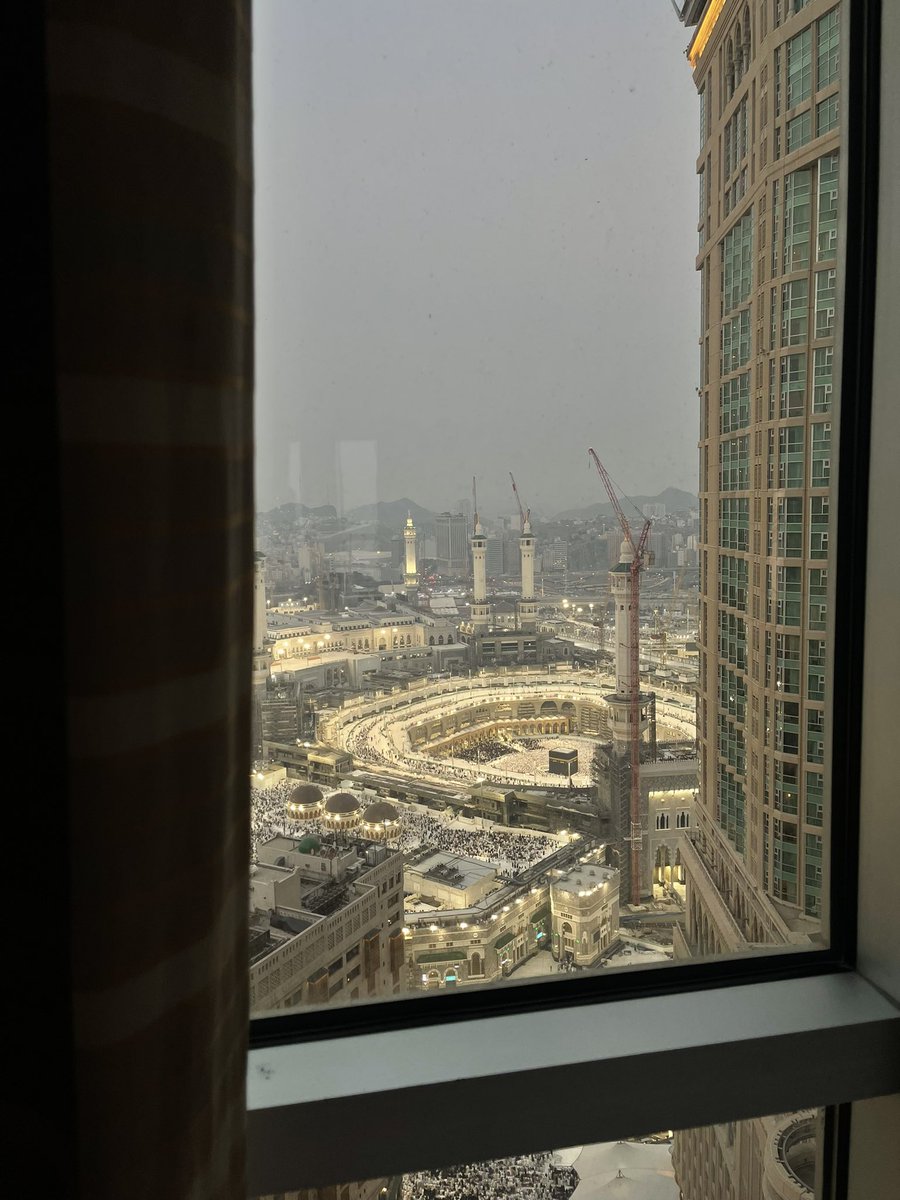 ez_x20's tweet photo. نحنُ نفرّ إلى الله من متاعب الدنيا، فرارَ الذي يعرفُ أين يجدُ أمانهُ الحقيقي. https://t.co/ab9rhdp9Bm