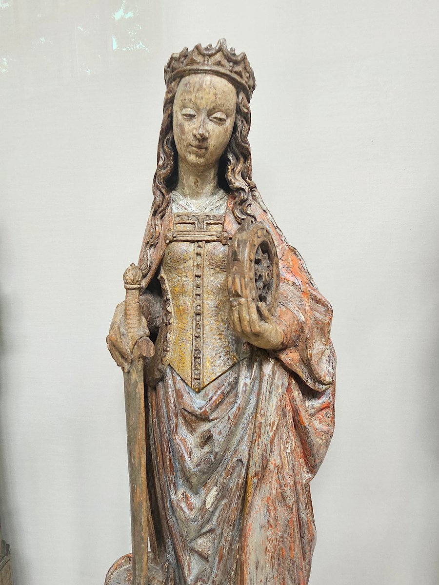 TheSimonKnott's tweet photo. Today's the feast of St Catherine, by tradition a 4th Century martyr, and one of the most popular of all saints in medieval days.

Here she is holding her symbols of a sword and a wheel in the Burrell Collection, Glasgow, an early 16th Century Flemish devotional statue. 1/3

Burrell Collection:  https://t.co/3S8o1dY8RP