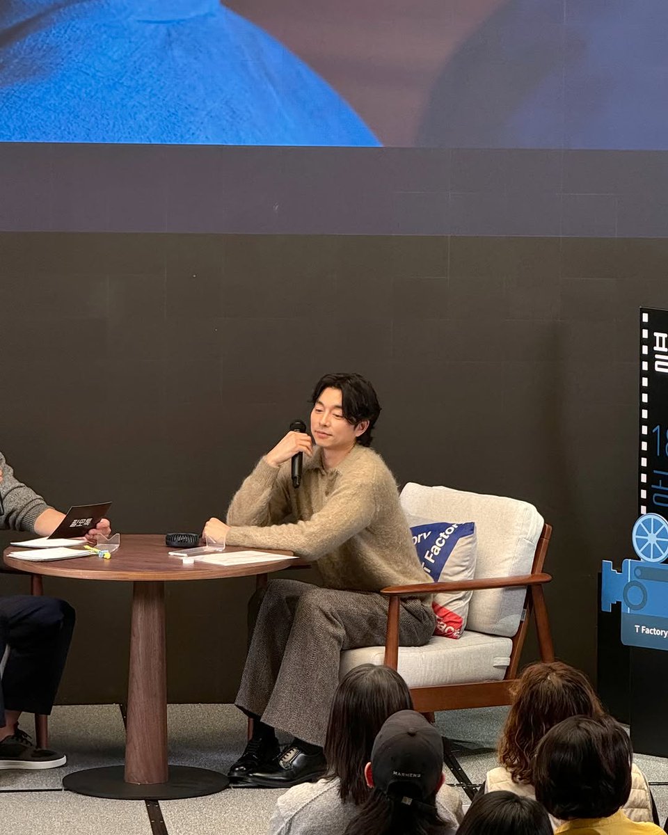 Gongyoofrance's tweet photo. management_soop @gongyoo_official
Du temps de qualité avec les fans pour partager des conversations
Vidéo à 19h aujourd'hui !
공유 en public via B-siders sur YouTube - Btv VOD, ne le manquez pas !
#sooparazzi #gongyoo #공유 à la #filmotalk
@filmotalk_btv
@soop_ent https://t.co/dD9t3XoSTT