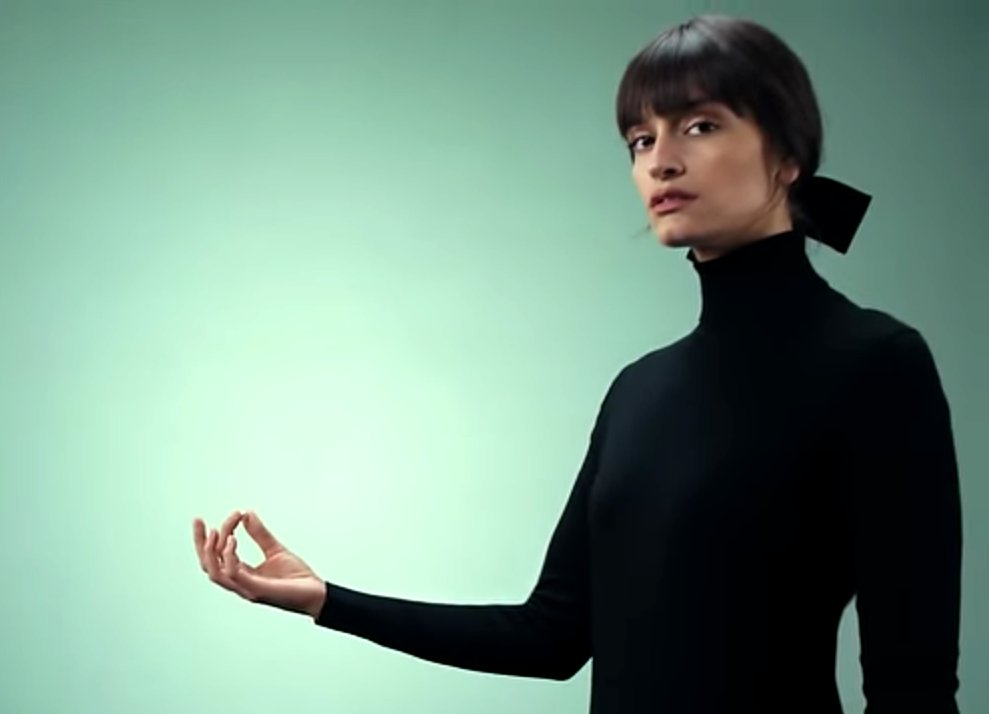 kulmc's tweet image. #部員が持ち回りで選曲する企画 #frenchpop
【今日の1曲：11/25】Clara Luciani - Tout pour moi
youtu.be/A0hRkq4YT1o 
出産をはさんで制作されたニューアルバムから母の気持ちを歌った曲
息子のパパはフランツ・フェルディナンドのアレックスです