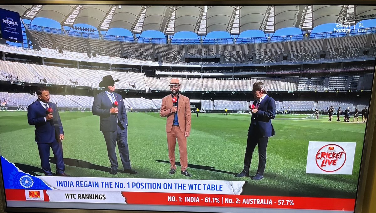 mohanisram's tweet photo. This virtual teleporting of Murali Karthik into the stadium at Perth is awkward and unnecessary. Everyone else casts a shadow, the breeze hits everyone else but Murali. Importantly, the interaction with those physically present seems artificial and forced. #INDvsAUS #Technology https://t.co/4J6P4ujc7W