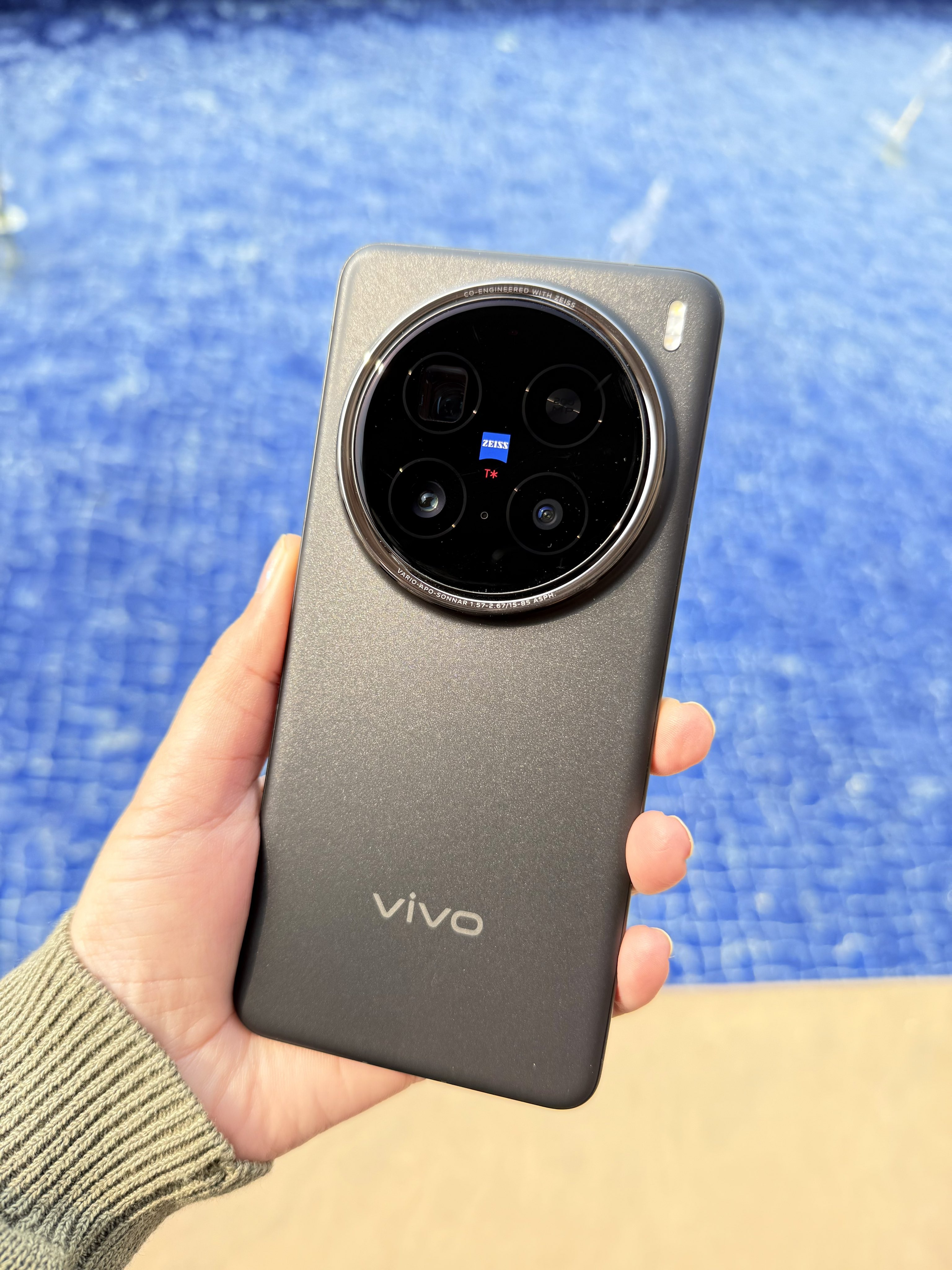 GdN5Syfb0AAKpV-?format=jpg&name=4096x4096 vivo X200 Series smartphone: Next-Gen Features Unlocked