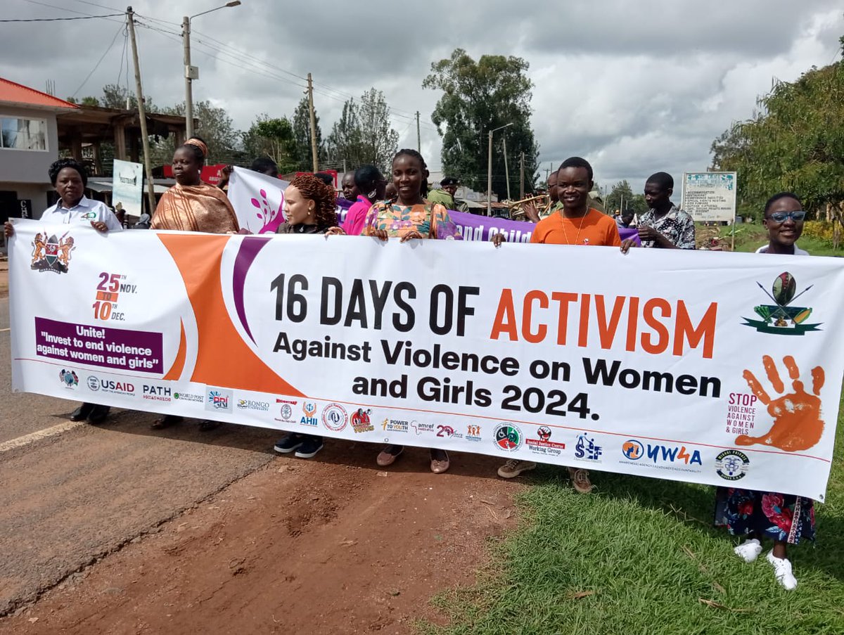 UririSJC's tweet photo. Human rights defenders and public benefit organizations march in the street of Migori against violence on gender.
#16DaysOfActivism 
#EndFemicideKE https://t.co/7it0sdIcrO