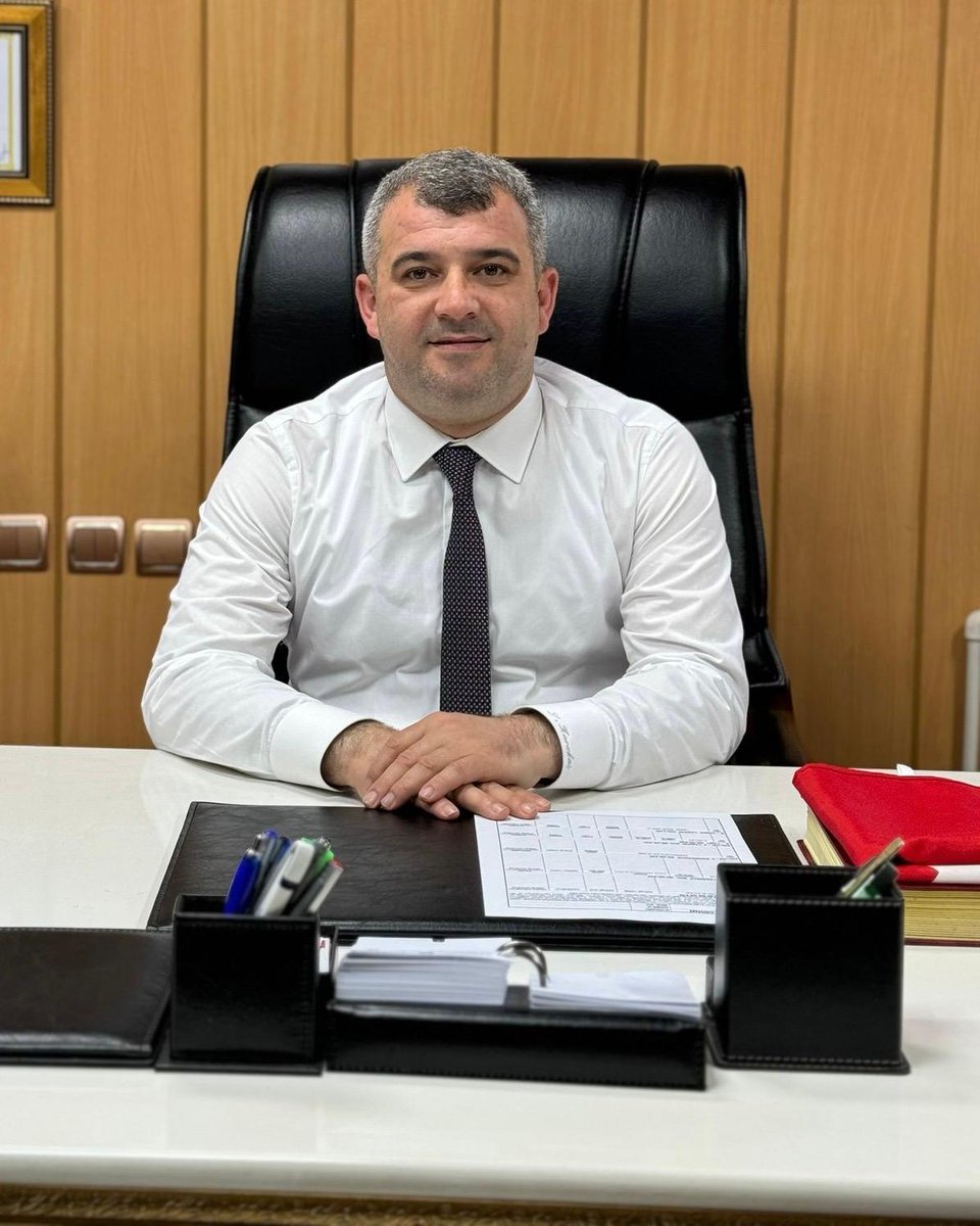 Gazi Mustafa Kemal Atatürk’ün 24 Kasım 1928 yılında ‘ Başöğretmen” sıfatı alması vesilesiyle, 1981 yılından bu yana her yıl ’ Öğretmenler Günü’ olarak kutladığımız 24 Kasım gününün öğretmenlerimize hayırlı, uğurlu olmasını diliyorum.