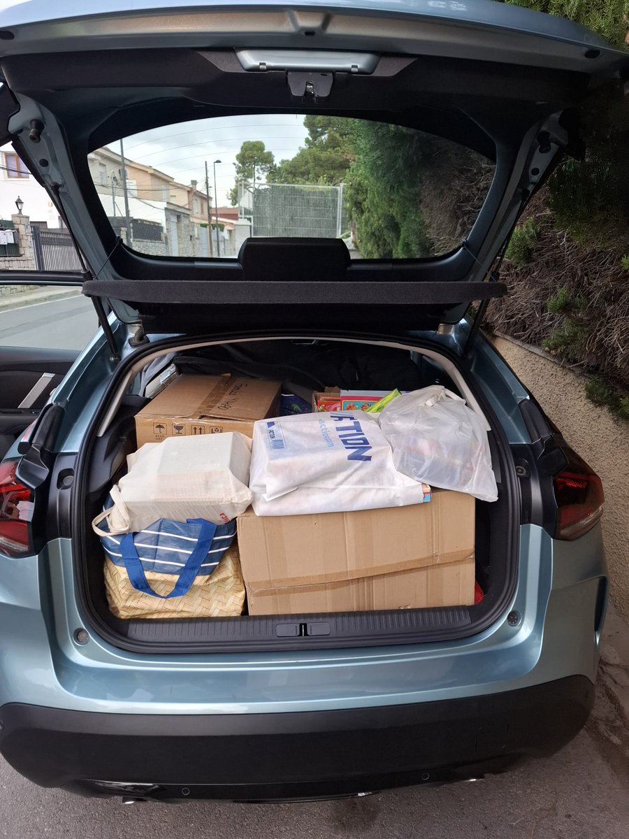 escolaDelta2014's tweet photo. Aquest cap de setmana hem entregat tot el material escolar a L'Horta de Paiporta i una Escoleta de Catarroja. Gràcies a la col·laboració de les nostres famílies. Mil gràcies! https://t.co/0CnCXxqNn4