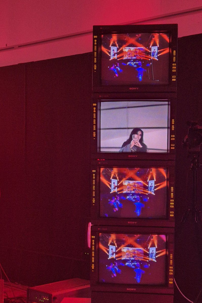 All my good pictures went to the company's social media accounts so you're left with this one 😂
DreamHack was a blast, the company was amazing and I can't wait to go to the next one!
That being said, I am now gonna sleep for 3 days, thank you ✨️💜