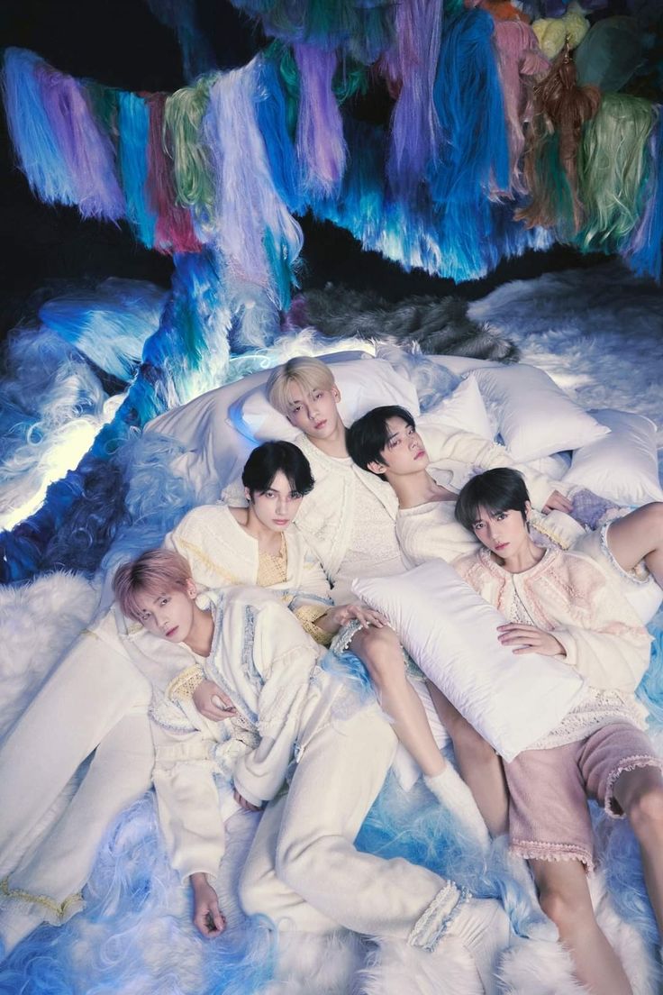 TXTChartData's tweet photo. .@TXT_members "Sugar Rush Ride" has now surpassed 200 MILLION streams on Spotify, becoming the 5th song by the group to achieve this. https://t.co/DICWTEhs9H