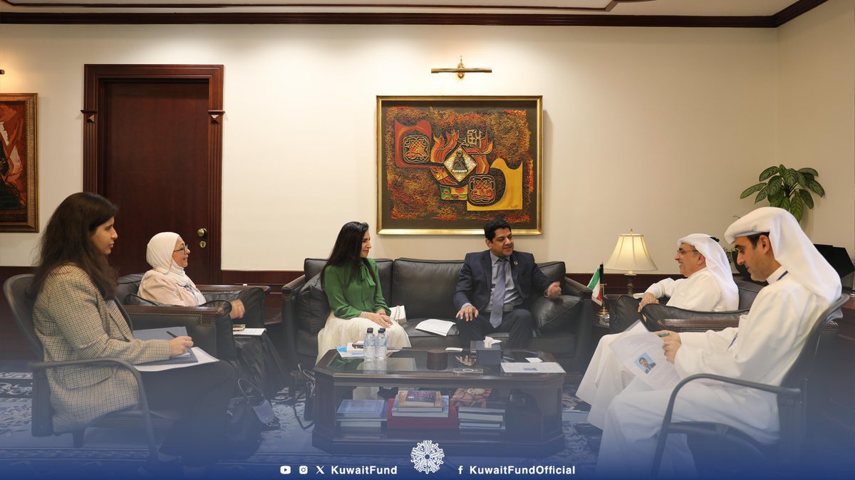 استقبل مدير عام #الصندوق_الكويتي للتنمية بالوكالة السيد/ وليد شملان البحر ممثل و مدير مركز العمليات التابع لمكتب الأمم المتحدة لخدمات المشاريع في عمّان (UNOPS) السيد/ محمد عثمان أكرم والوفد المرافق له.
.
وقد حضر الاستقبال عدد من مسؤولي الصندوق الكويتي للتنمية.
