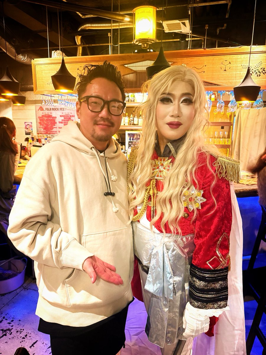 justippei's tweet photo. 羅賓歌劇団座長スター #乙華麗
#ReiOtsuka
#RobinEMcQueen @robinemcqueen
#ベルサイユのばら
#羅賓歌劇団 #TheSoundOfMusicals #Osaka #DoWithCafe #DragQueen #LipSyncShow #Musical https://t.co/u5xHaJr3wM
