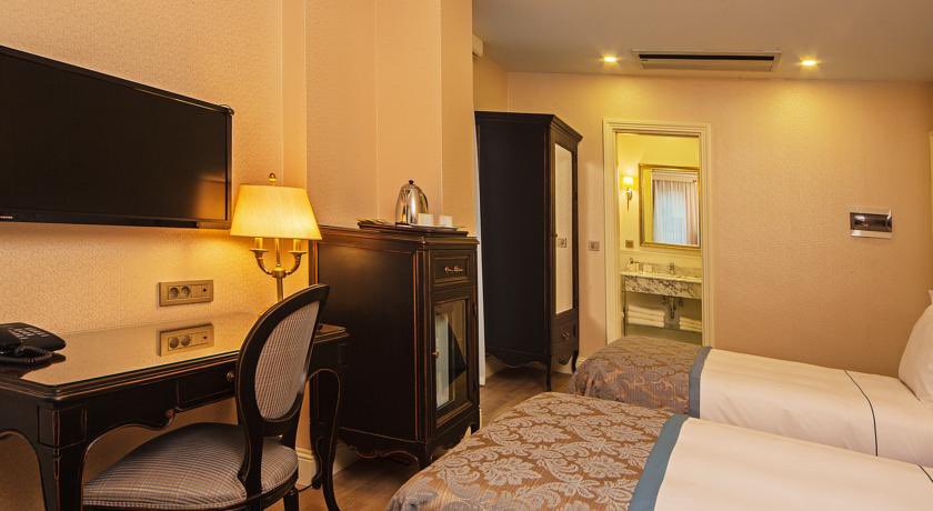 A stay filled with history...

📍 Meroddi Pera Flats

#meroddihotels #meroddiperaflats #galata #beyoglu #hotel #boutique #boutiquehotel #history #hospitality