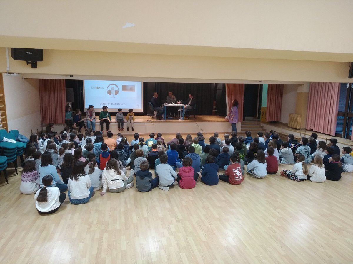 cpbaudilio's tweet photo. Hoy es un día muy especial en el cole porque hemos tenido la presentación de nuestro proyecto 'Radio Baudilio', con un invitado muy especial,Pablo Acebo, director de deportes de la cadena Cope en Asturias. Muchas gracias Pablo, ha sido una experiencia inolvidable. https://t.co/HGVj7nFiTU