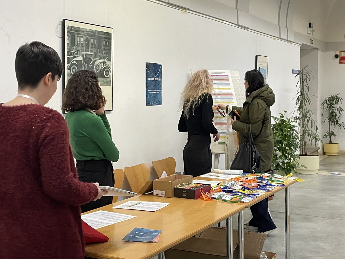 Da comienzo el II Congreso internacional Frontiers and Wastelands:

💬  "The Boundaries of #US American Identity"
📍 Encuentra la mesa de registro: Claustro del Colegio de Trinitarios, <a href="/UAHes/">Universidad Alcalá</a>  
🤝 Con <a href="/PopMeC_research/">PopMeC</a> 

Todo el programa, a continuación ➡️ popmec.com/frontiers-2024/