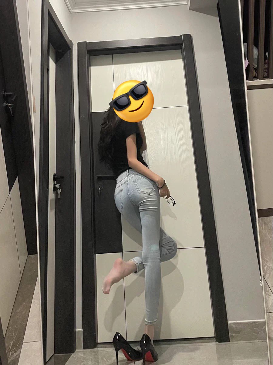 RedEieimon's tweet photo. 狗脑又不受控制了？
你们这帮发情的野狗还不快滚过来挨骂任我遥控玩耍！#女s #男m #调教贱狗 #女尊男卑 #黑丝腿控 #玉足 #脚�� #羞辱 #上贡奴 #榨精 #ATM奴 https://t.co/vFrIEf7o0F