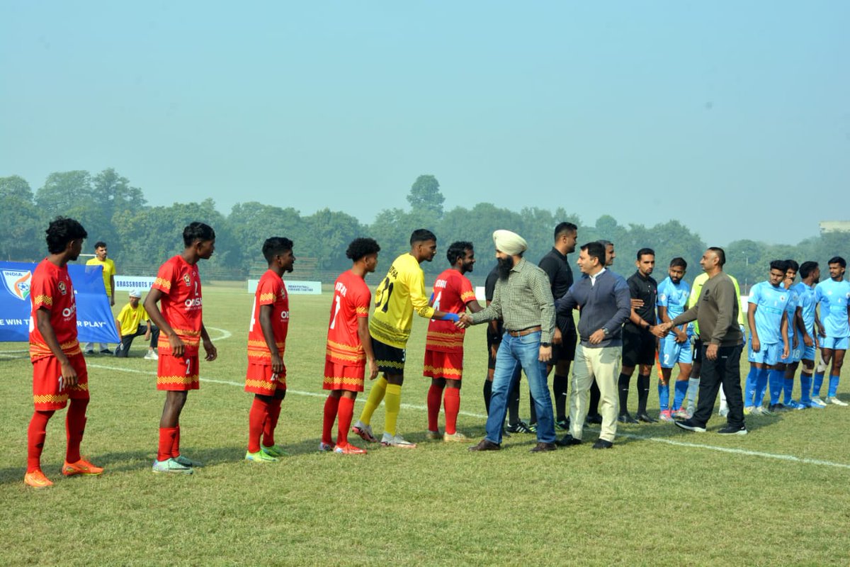 MPFAJABALPUR's tweet photo. M.P. team Santosh Trophy 2024-25 1st match was played against odisha. M.P. team suffers a defeat in the opening match with a score of 6-1 . Both the team showed good sportsmanspirit but odisha team took the game away from M.P.
#SANOTSHTROPHY #SENIORMEN #MPFOOTBALL https://t.co/0b6R6zRkl3