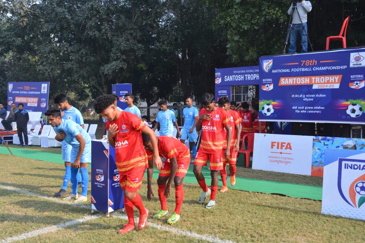 MPFAJABALPUR's tweet photo. M.P. team Santosh Trophy 2024-25 1st match was played against odisha. M.P. team suffers a defeat in the opening match with a score of 6-1 . Both the team showed good sportsmanspirit but odisha team took the game away from M.P.
#SANOTSHTROPHY #SENIORMEN #MPFOOTBALL https://t.co/0b6R6zRkl3